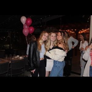 Meet your Posher, Ava